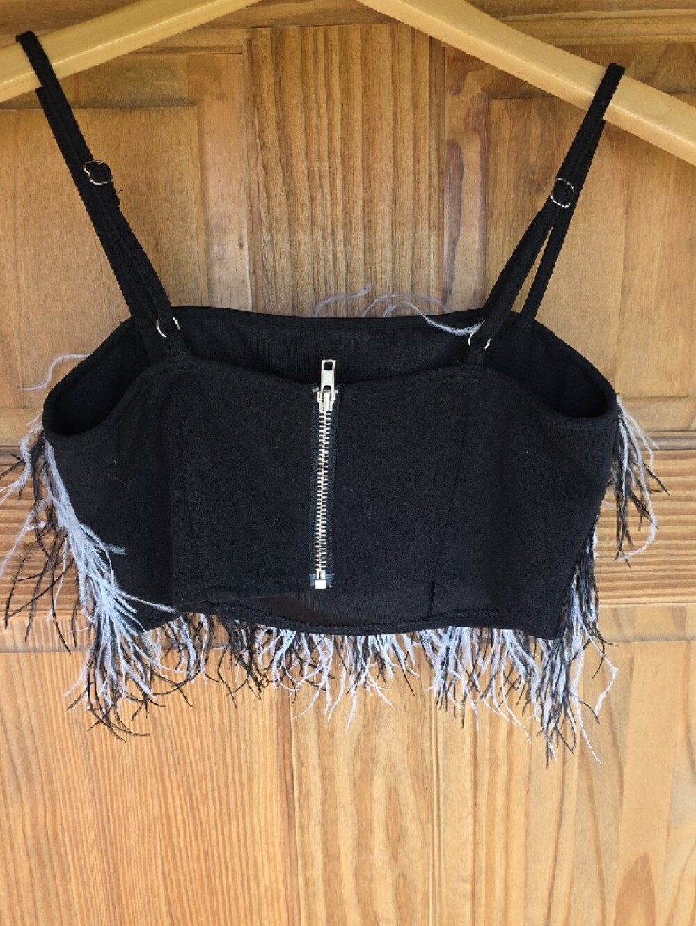 Missguided Black & White Ostrich Feather Crop Cami Top Size 4 EUC - Picture 9 of 10